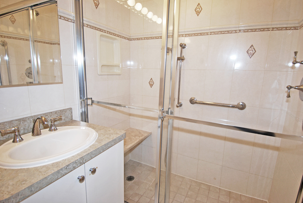 North Shore Towers 1 Bedroom Apartment