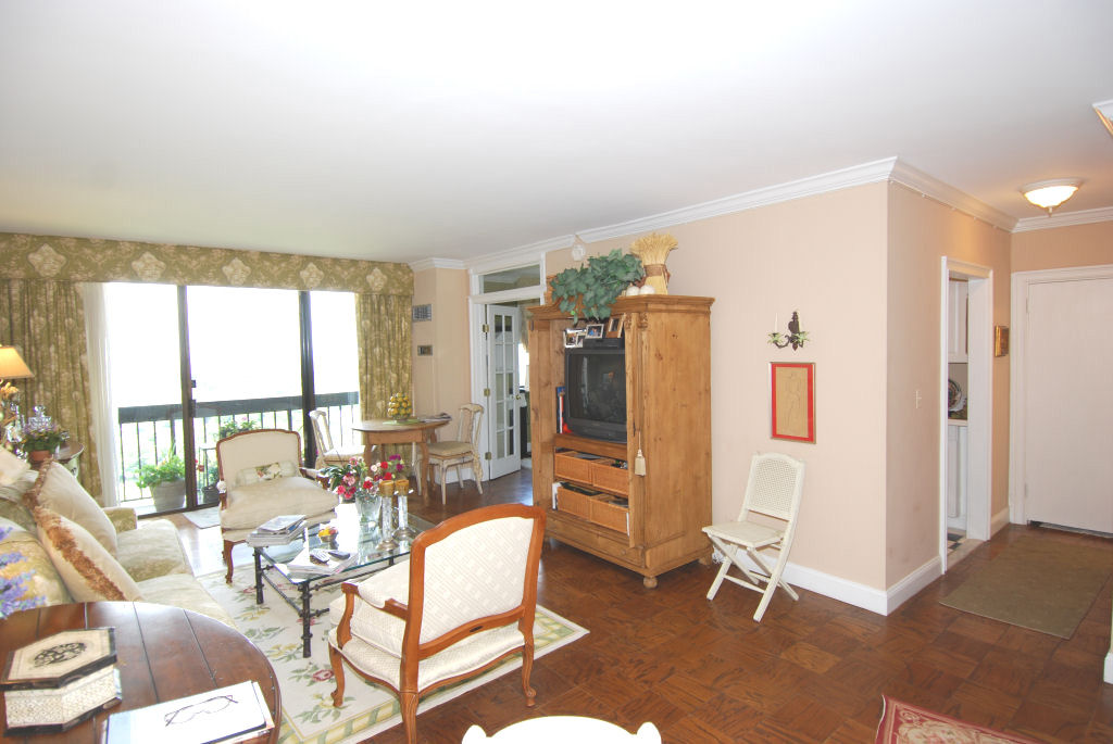 North Shore Towers Alcove Studio