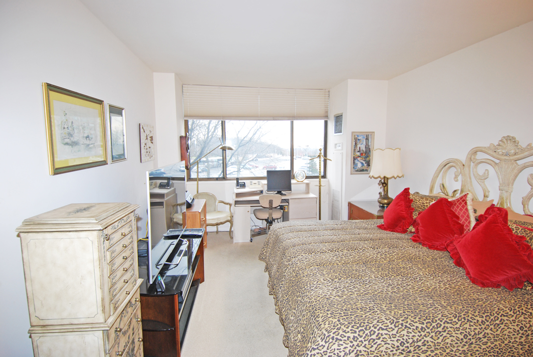 North Shore Towers 1 Bedroom Apartment