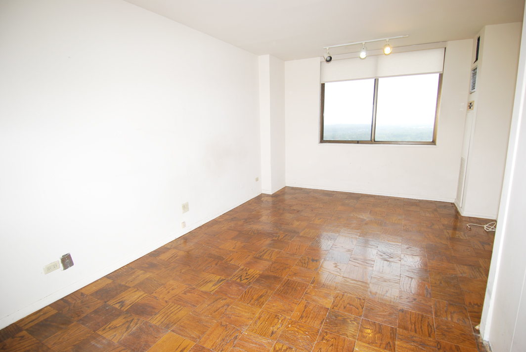 North Shore Towers 1 Bedroom Apartment