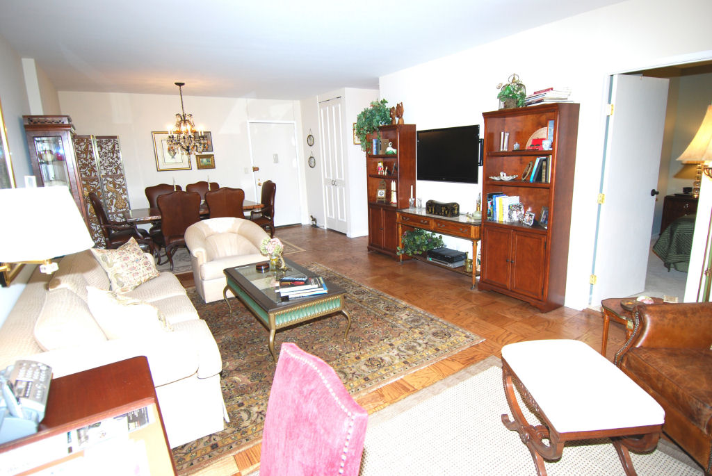 North Shore Towers Alcove Studio