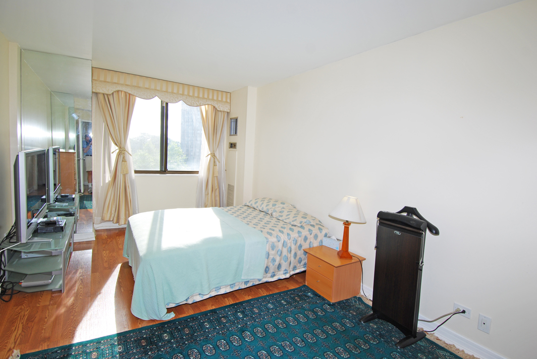 North Shore Towers 1 Bedroom Apartment