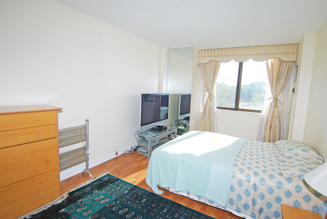 North Shore Towers 1 Bedroom Apartment