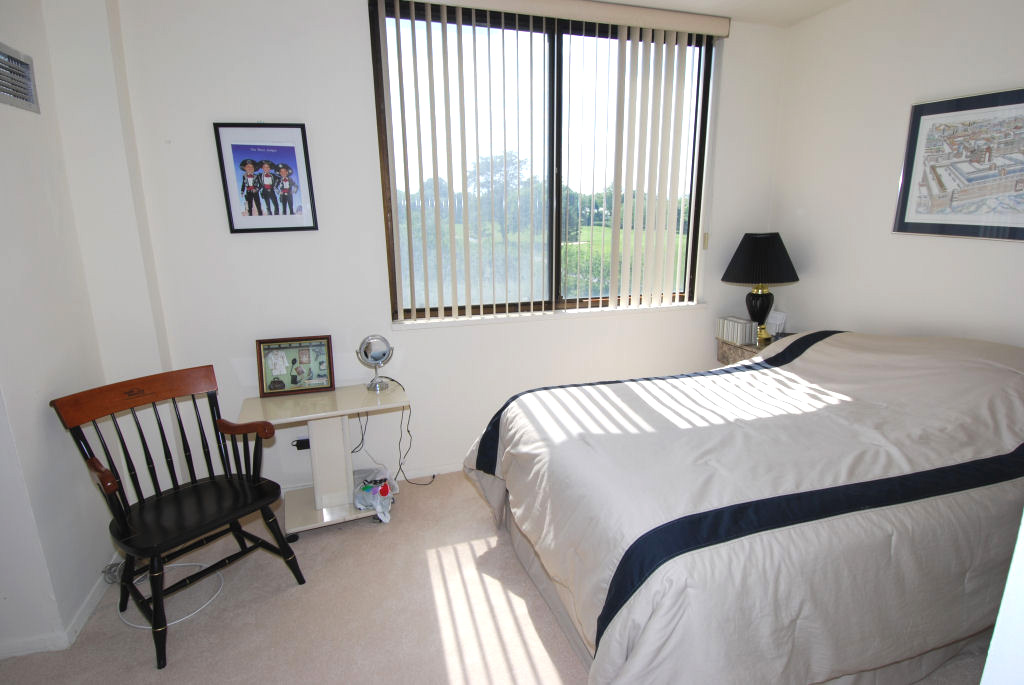 North Shore Towers Alcove Studio