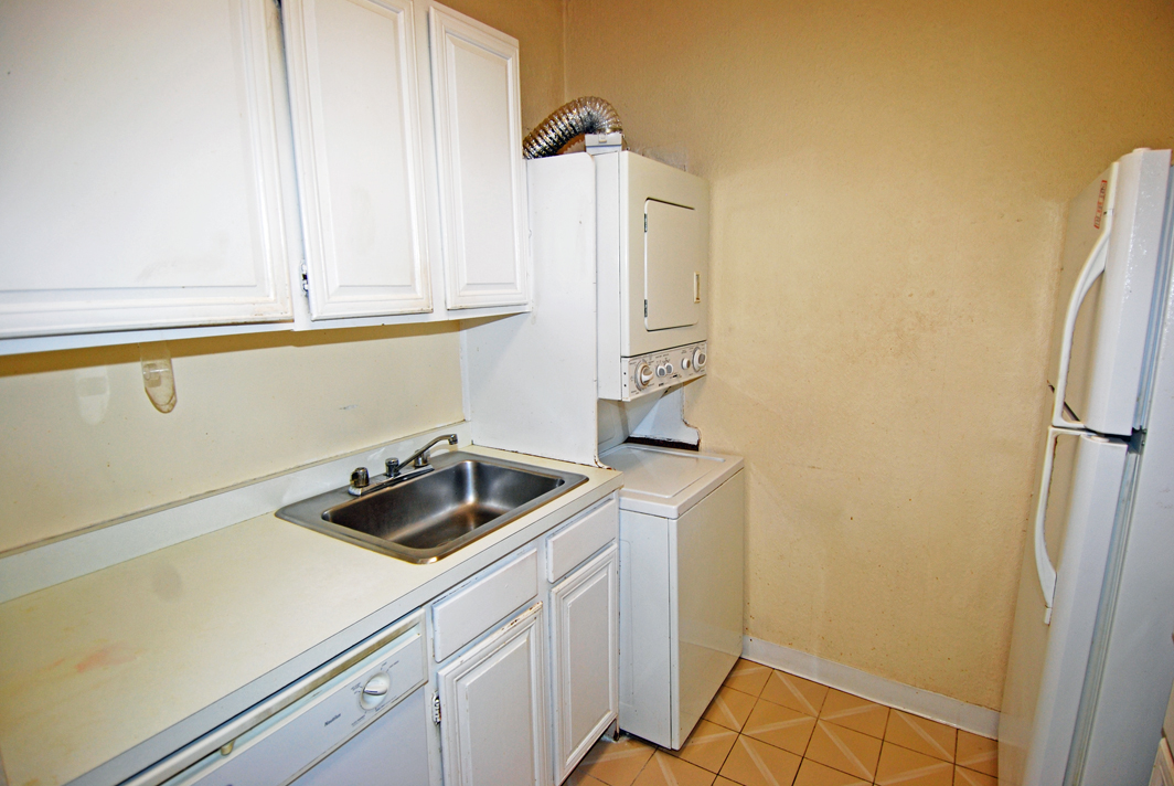 North Shore Towers 1 Bedroom Apartment