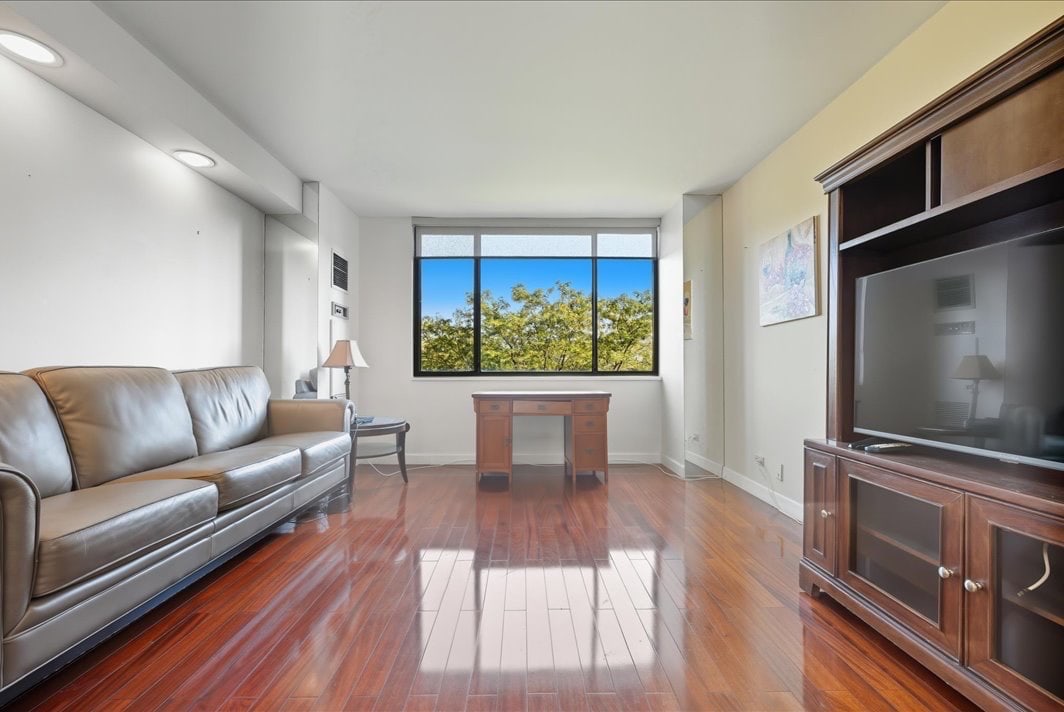 North Shore Towers Apt. 