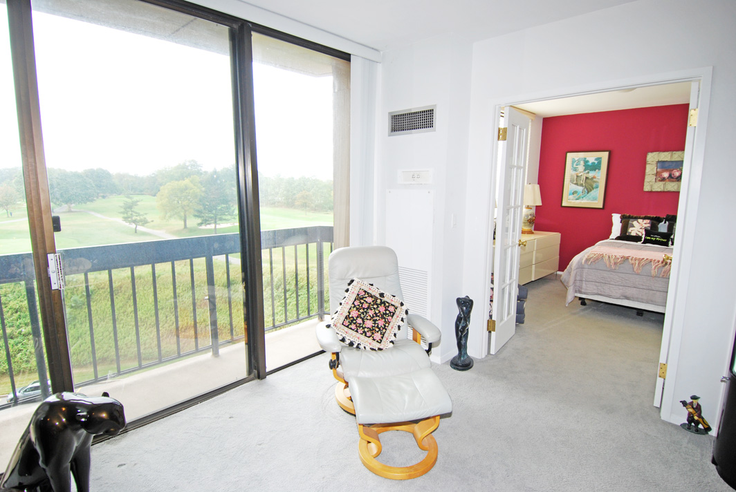 North Shore Towers Studio Apartment