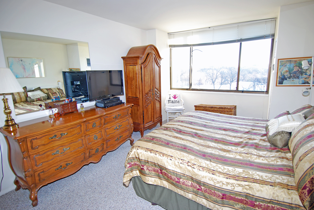 North Shore Towers 1 Bedroom Apartment