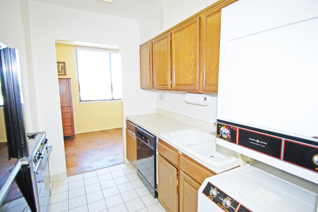 North Shore Towers Studio Apartment