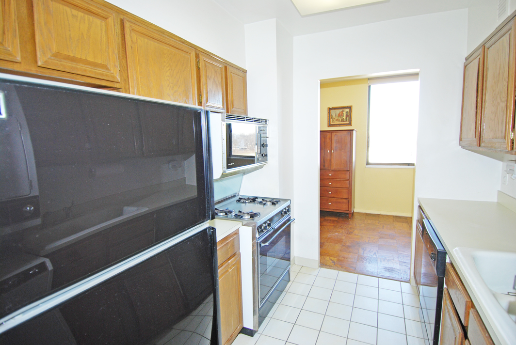 North Shore Towers Studio Apartment