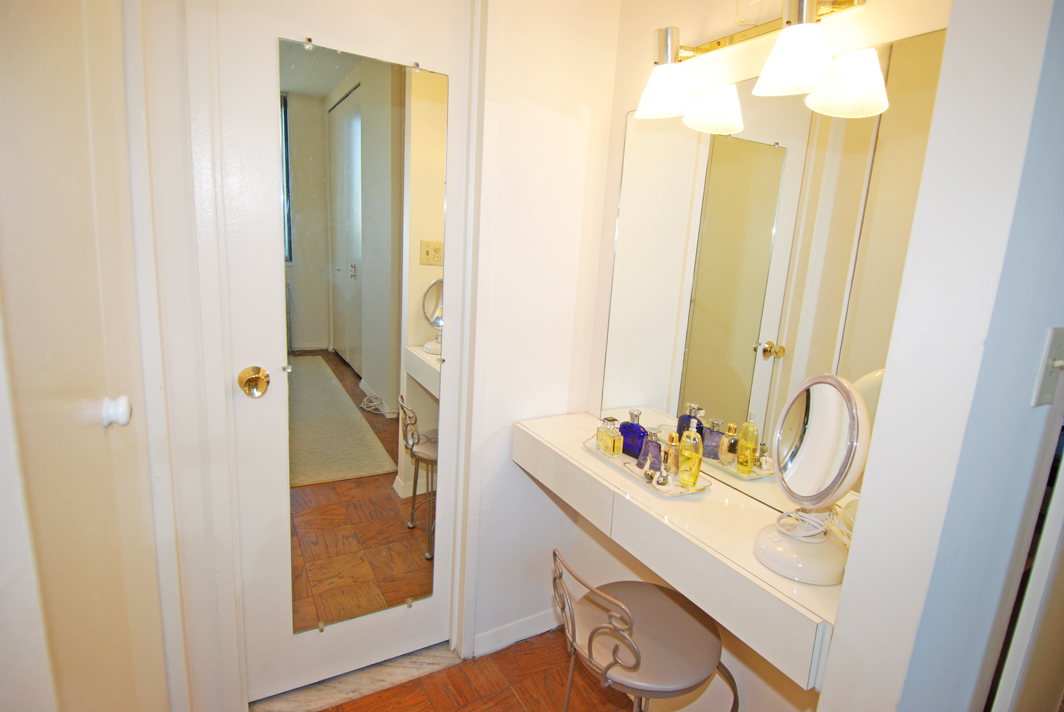 North Shore Towers Studio Apartment