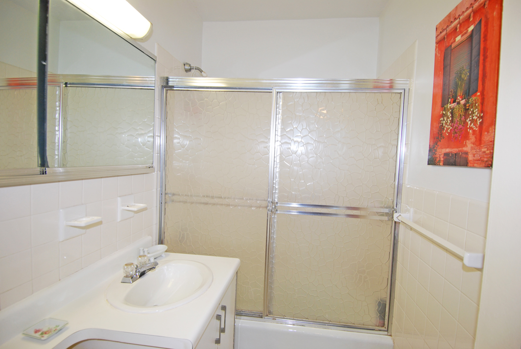 North Shore Towers Studio Apartment