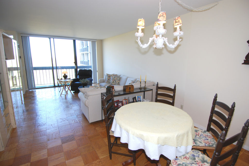 North Shore Towers Alcove Studio
