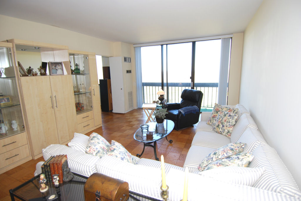 North Shore Towers Alcove Studio