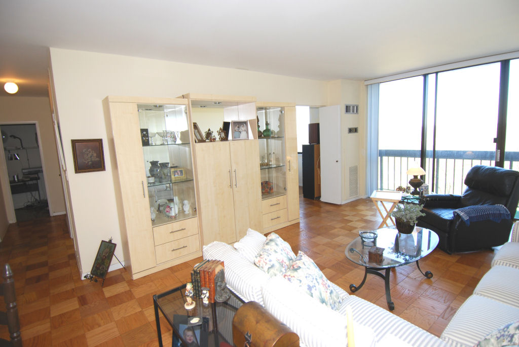 North Shore Towers Alcove Studio