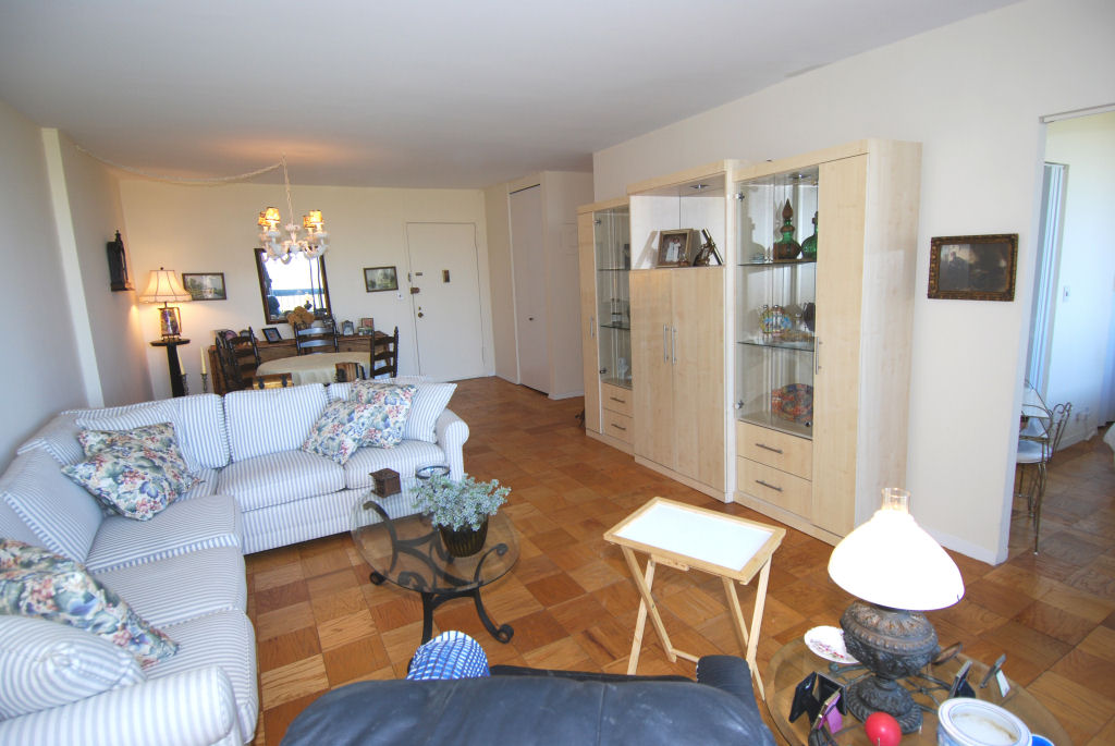 North Shore Towers Alcove Studio