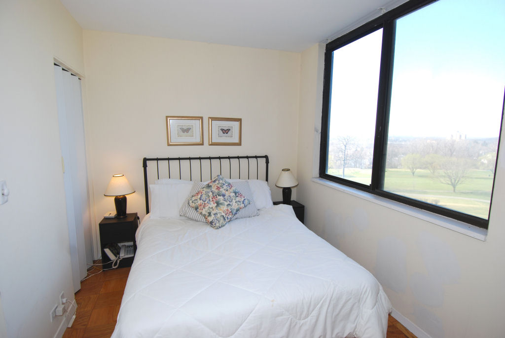 North Shore Towers Alcove Studio