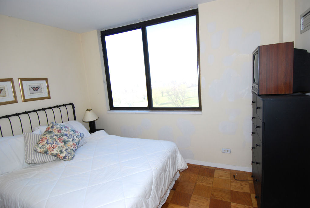 North Shore Towers Alcove Studio