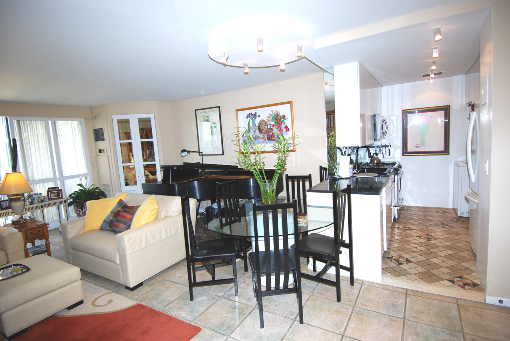 North Shore Towers 1 bedroom apt.