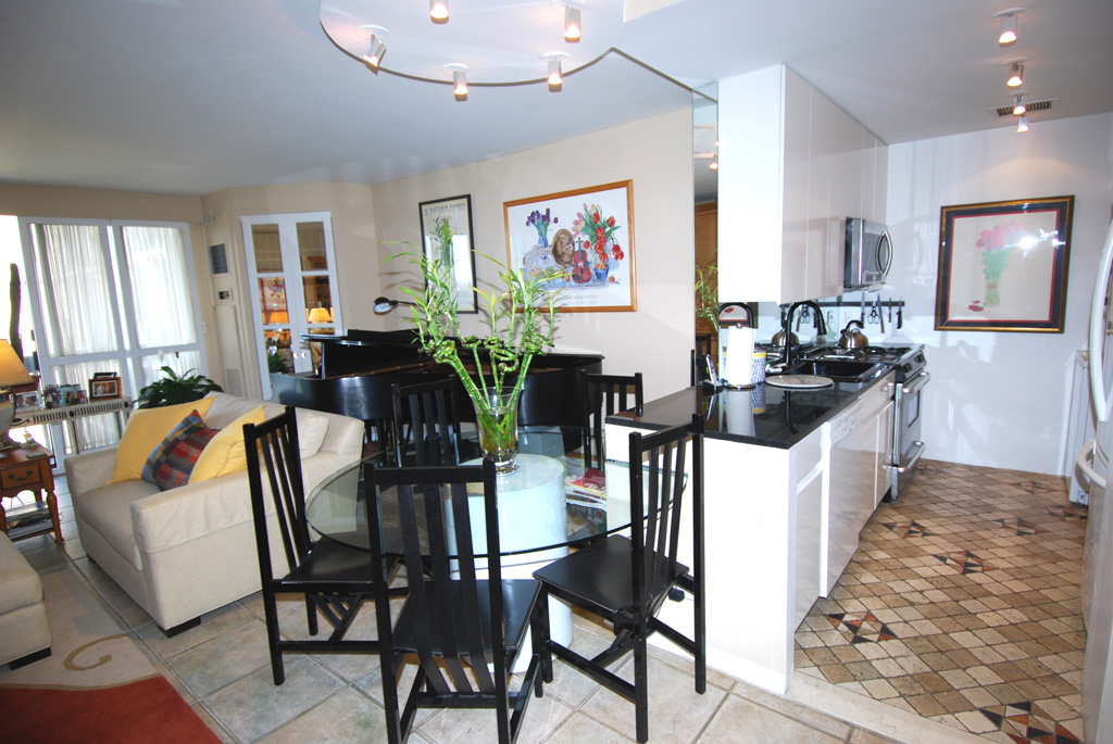 North Shore Towers 1 bedroom apt.