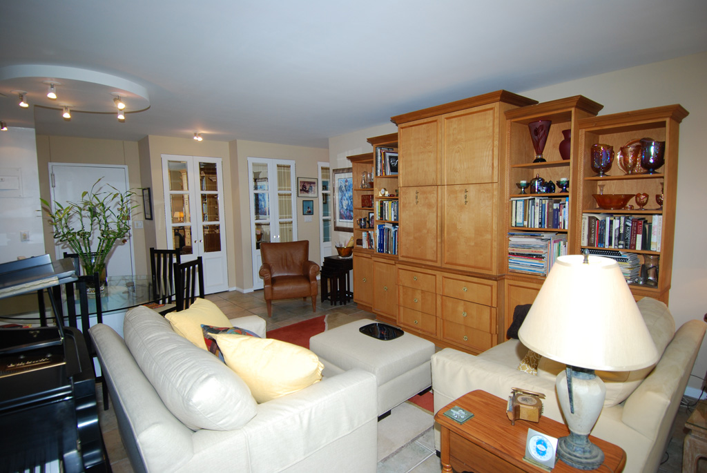 North Shore Towers 1 bedroom apt.