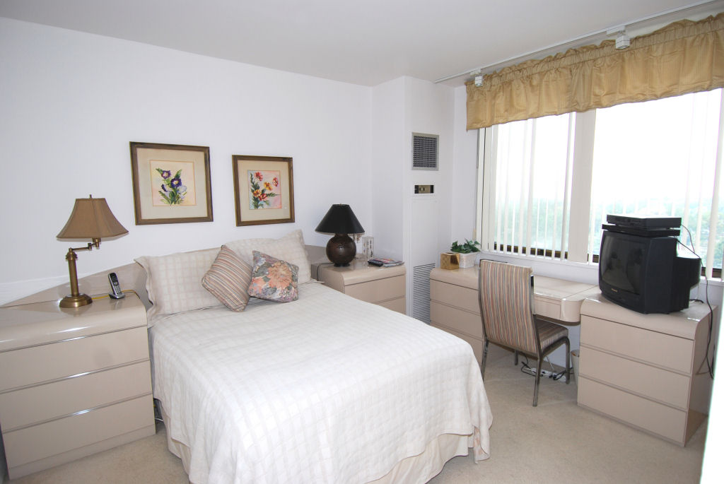 North Shore Towers Alcove Studio