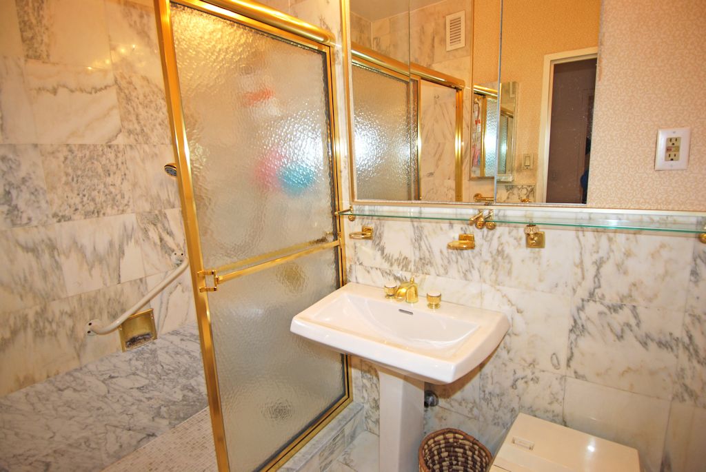 North Shore Towers Apt.