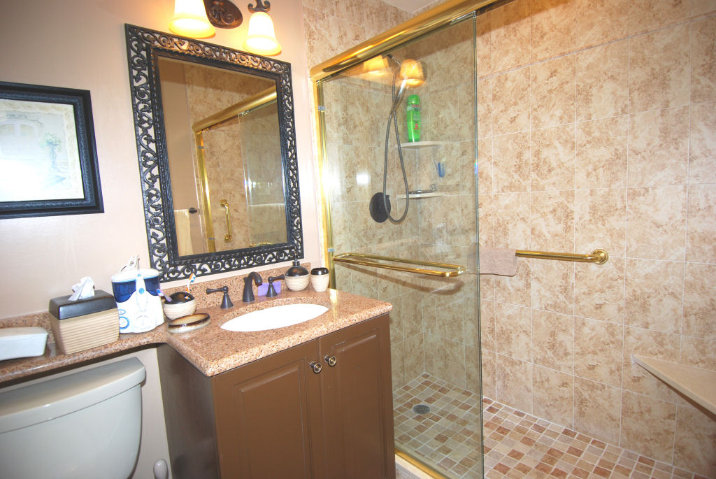 North Shore Towers Apt.