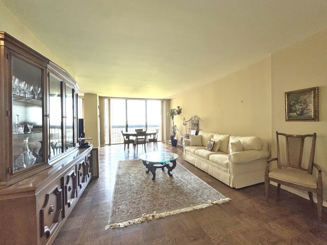 North Shore Towers Apt.