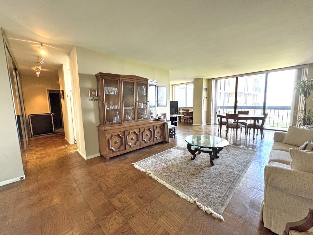 North Shore Towers Apt.