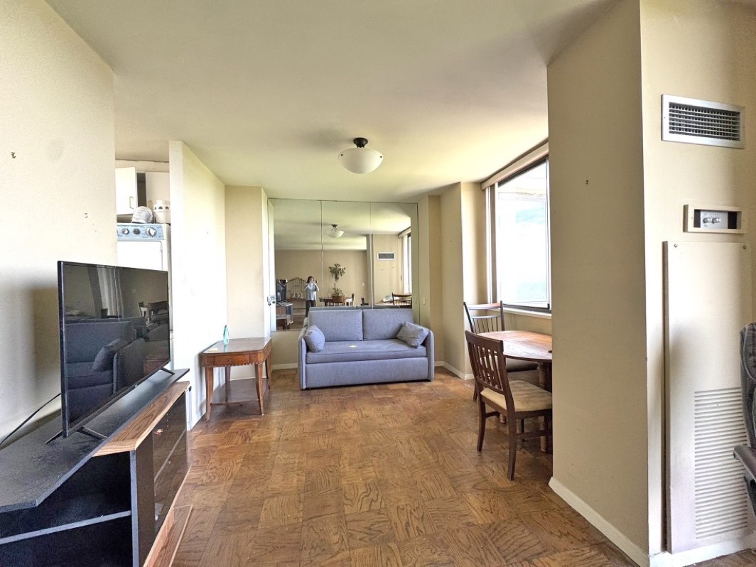 North Shore Towers Apt.