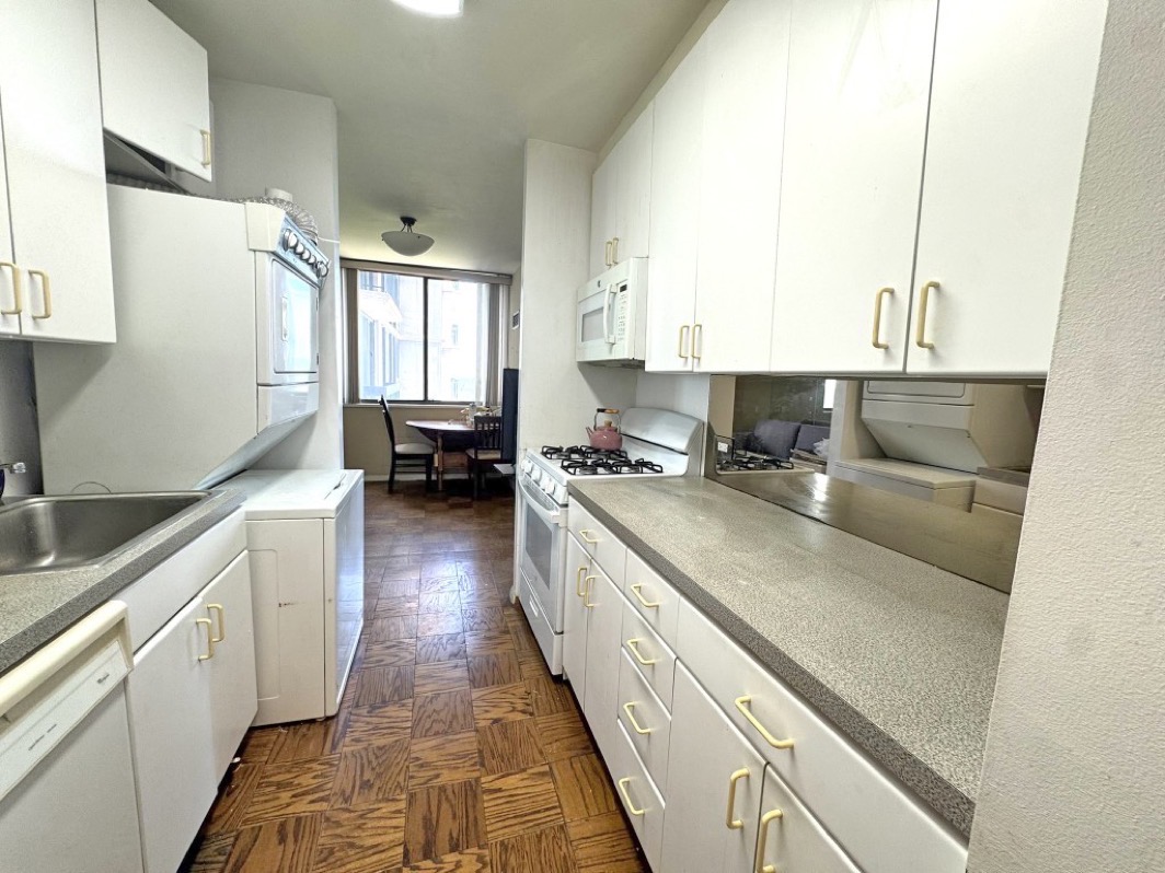 North Shore Towers Apt.