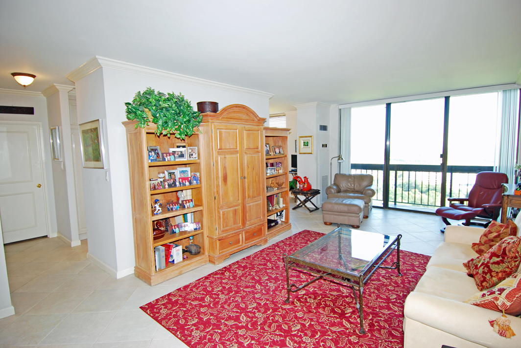 North Shore Towers Apt. 