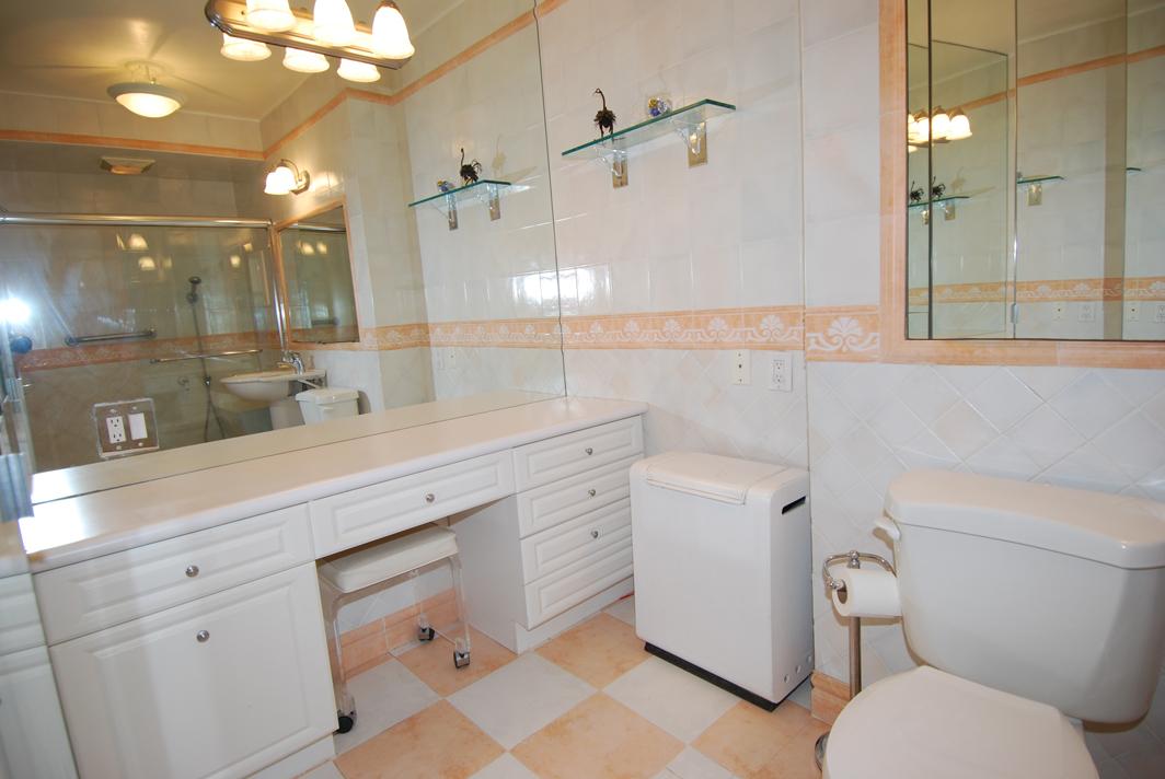 North Shore Towers Apt.