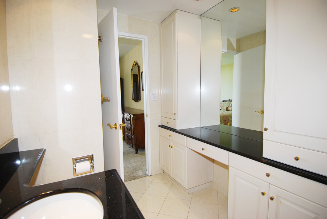 North Shore Towers Apt.