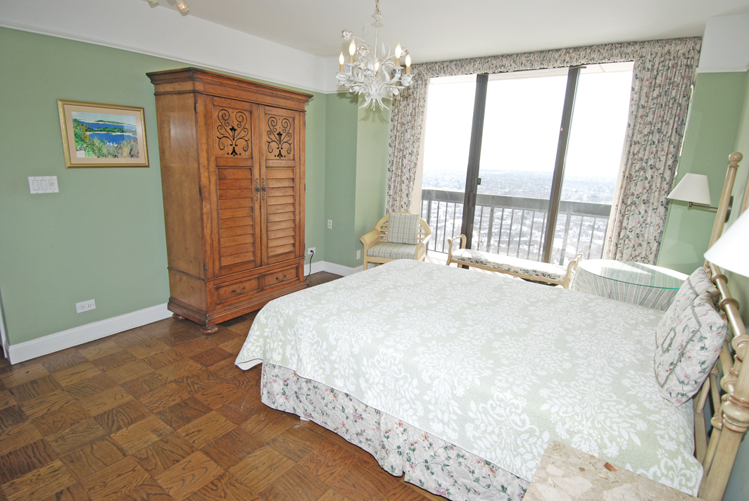 North Shore Towers Apt.