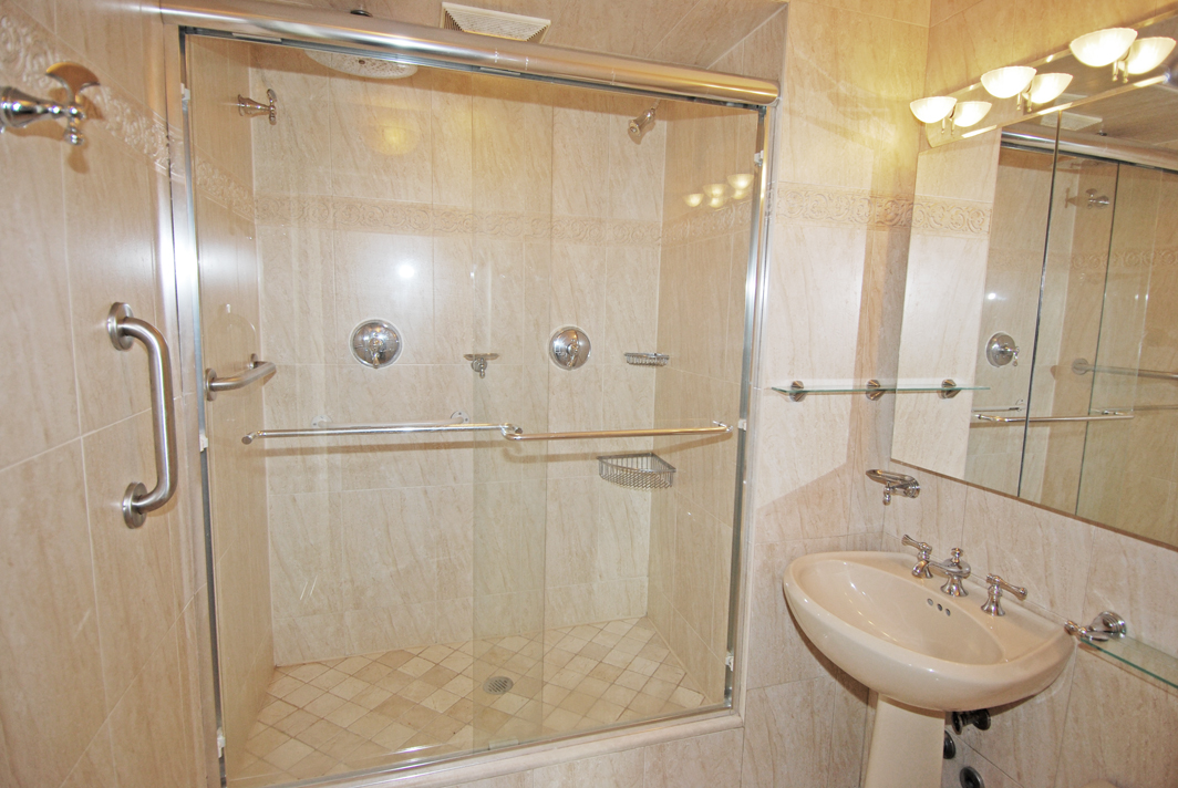 North Shore Towers Apt.