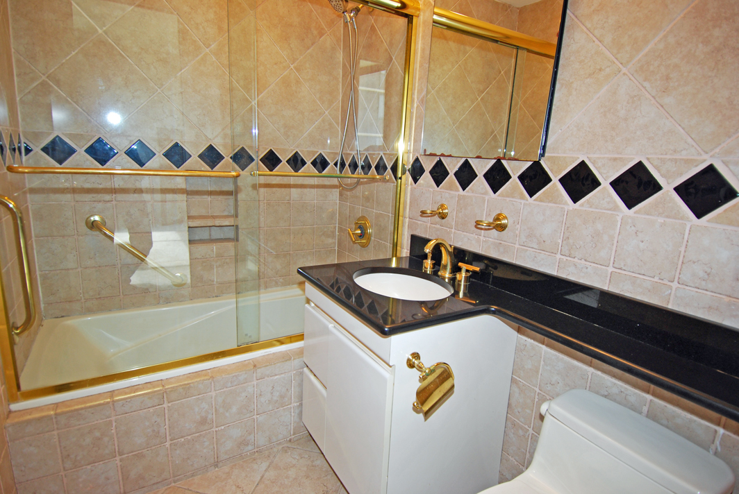 North Shore Towers Apt.