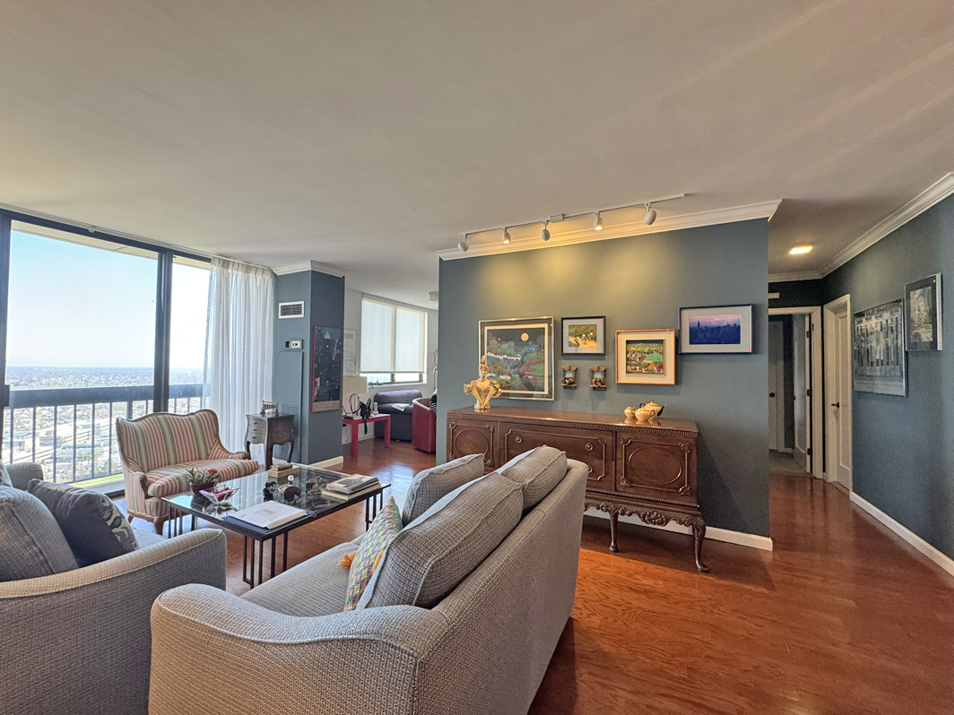 North Shore Towers Apt.