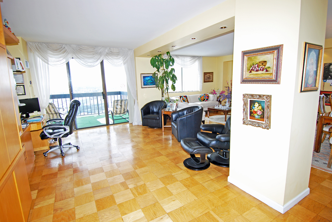 North Shore Towers Apt.