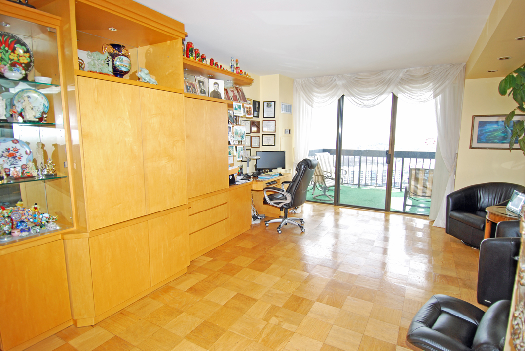 North Shore Towers Apt.