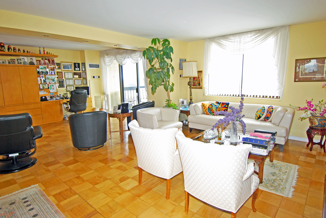 North Shore Towers Apt.