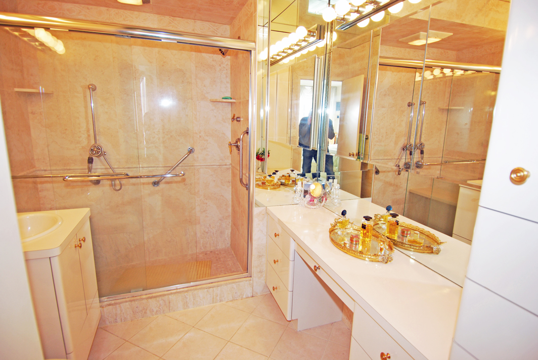 North Shore Towers Apt.