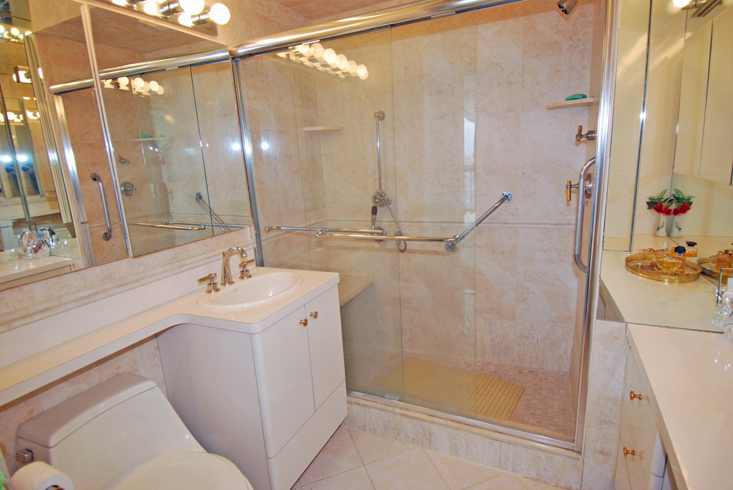 North Shore Towers Apt.