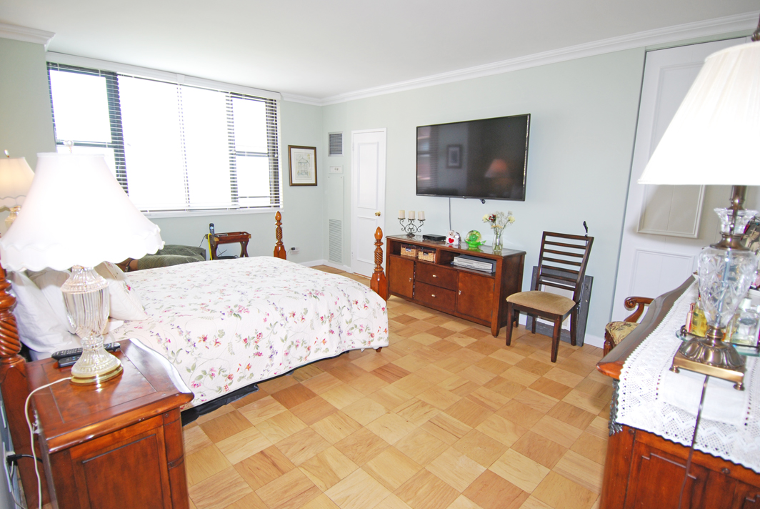 North Shore Towers Apt.