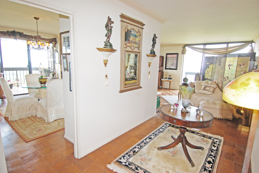 North Shore Towers Apt.