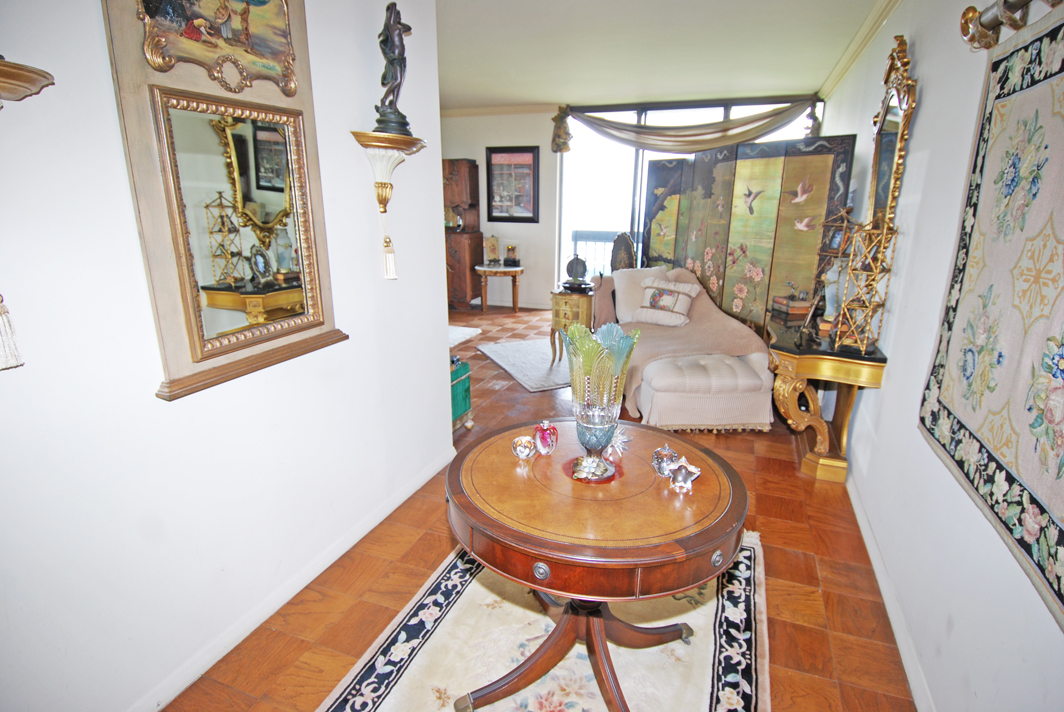 North Shore Towers Apt.