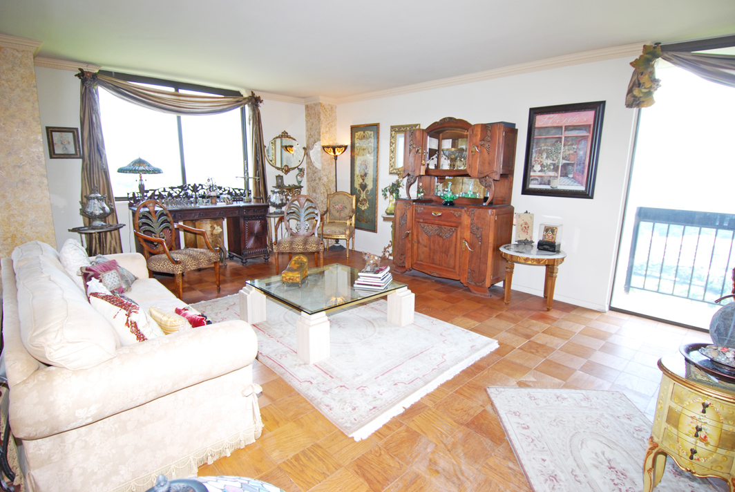 North Shore Towers Apt.