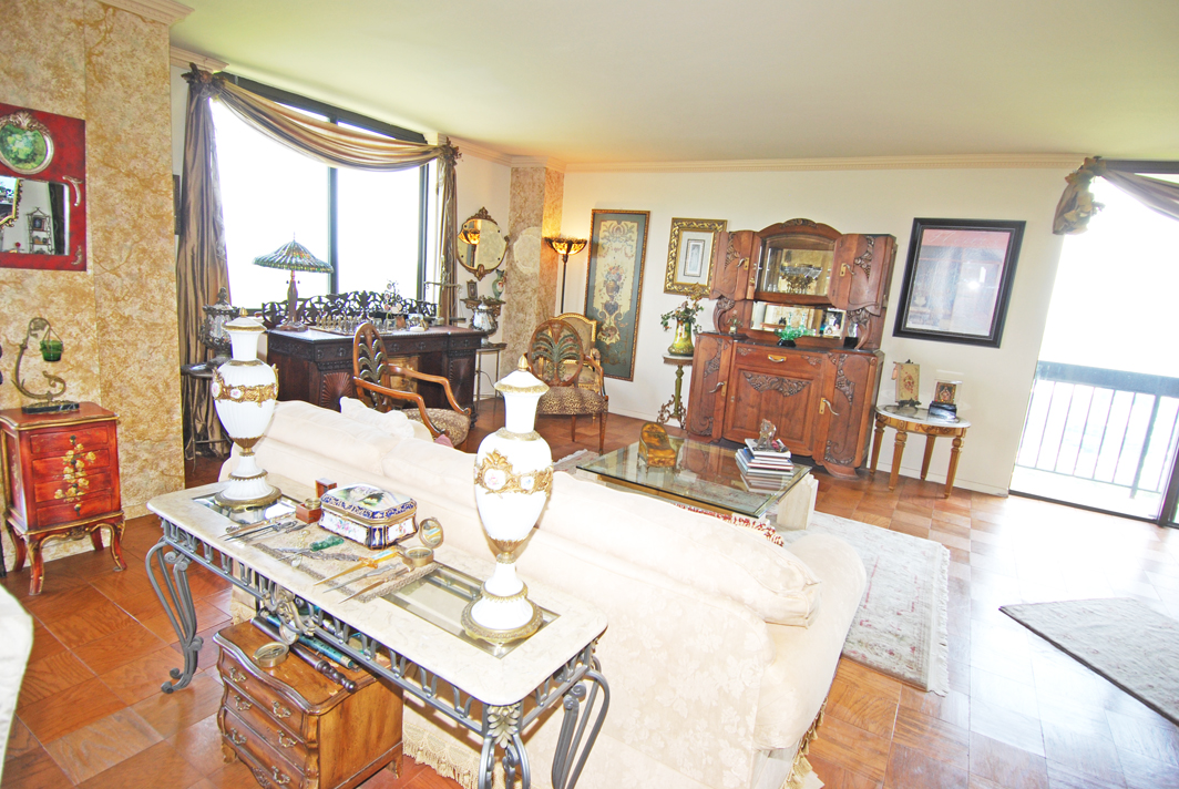 North Shore Towers Apt.