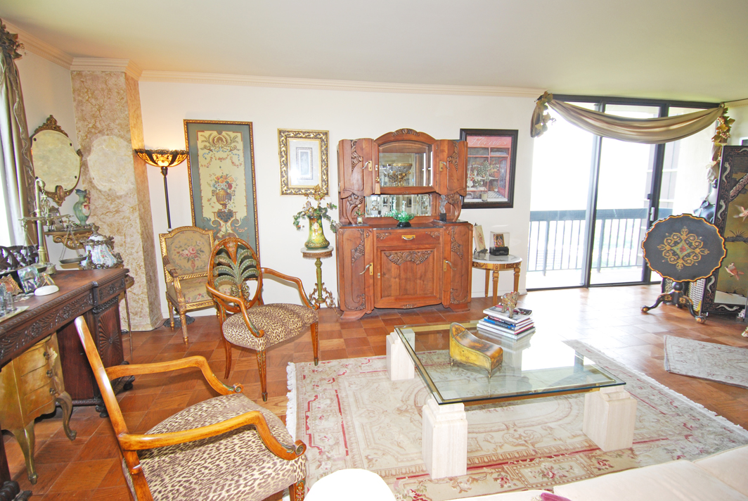 North Shore Towers Apt.